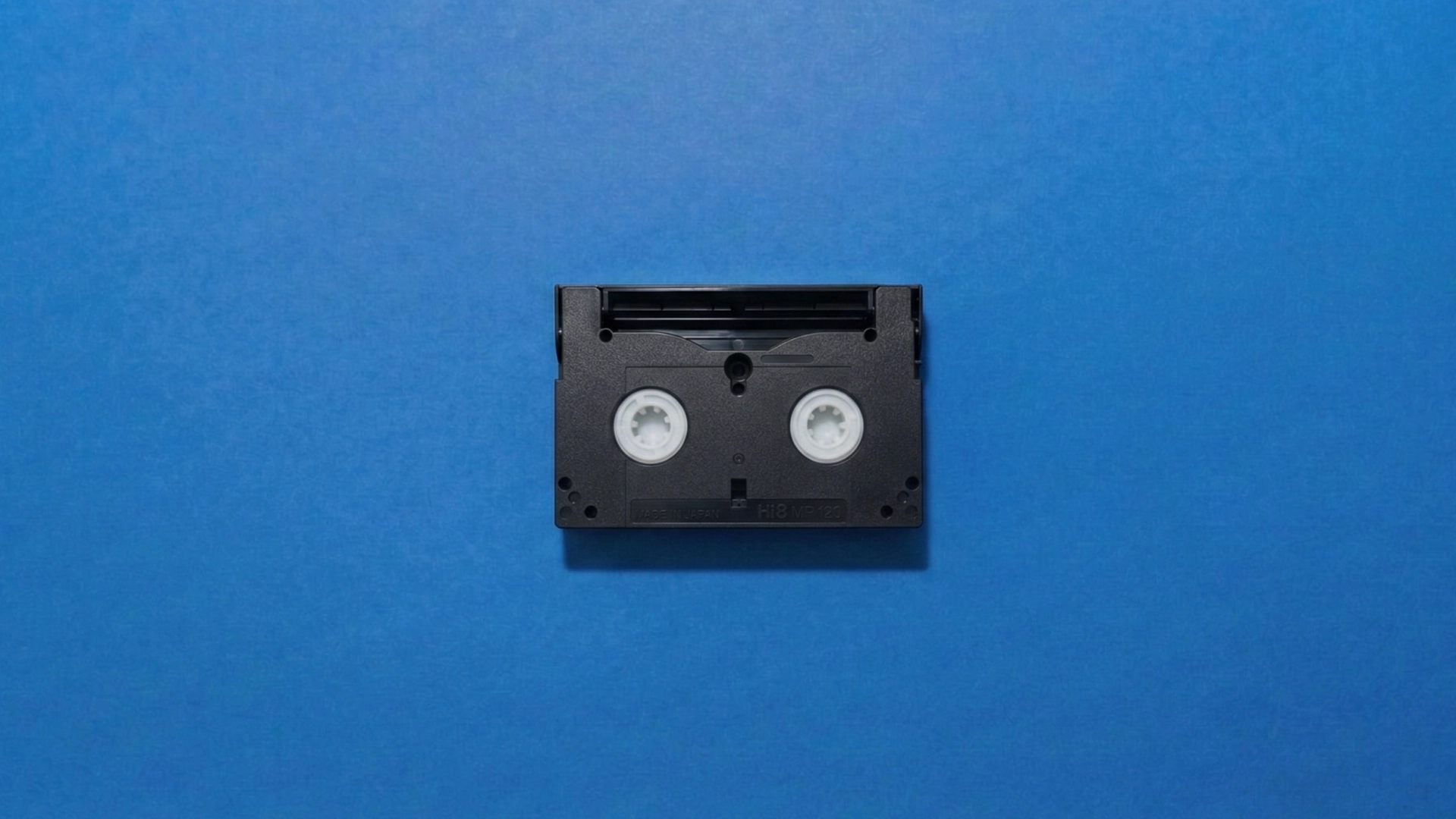 Hi8 cassette back view showing tape mechanism